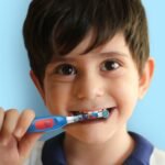 ⁦أورال-بي فرشاة كهربائية دي بي 5 للأطفال، 3 سنوات وما فوق، سبايدرمان⁩ - الصورة ⁦6⁩