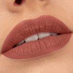 ⁦ايسنس احمر شفايف سائلة مطفية 010⁩ - الصورة ⁦2⁩