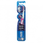 فرشاة أسنان أورال بي برو فلكس — لقطة مقربة لاسم المنتج على العبوة