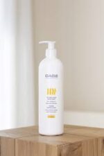 ⁦بابي حليب مائي ملطف للجسم بزيت الجوجوبا للبشرة الحساسة  500 مل⁩ - الصورة ⁦2⁩