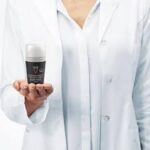 ⁦فيشي مزيل عرق مضاد للبقع (أبيض/أسود)⁩ - الصورة ⁦3⁩