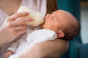 The First 1,000 Days: The Ins and Outs of Choosing the Best Infant Formula Between Science Labs and the Instinct of Motherhood